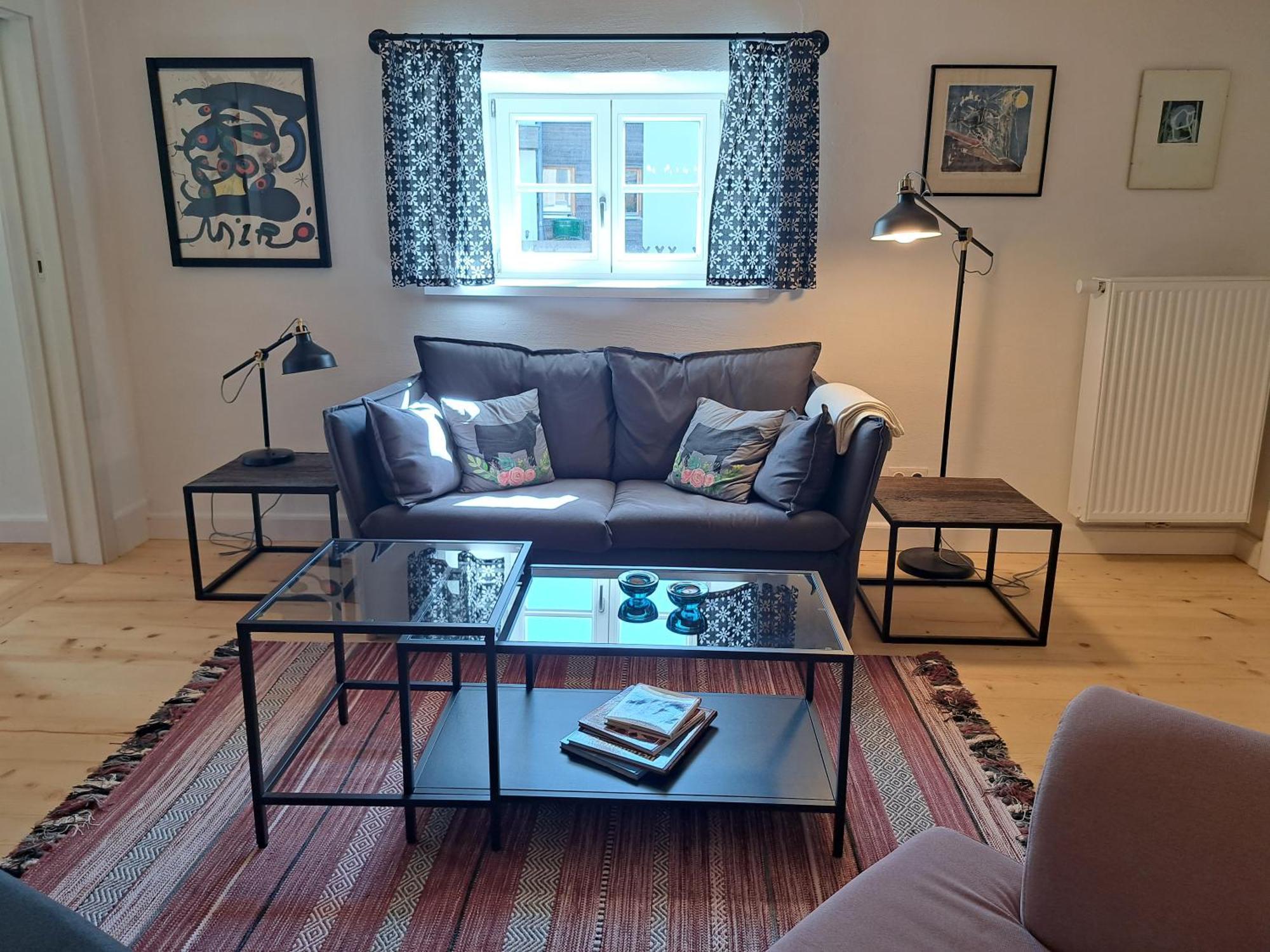Neu! Im Lueftlmalereck, Hennalahaus *