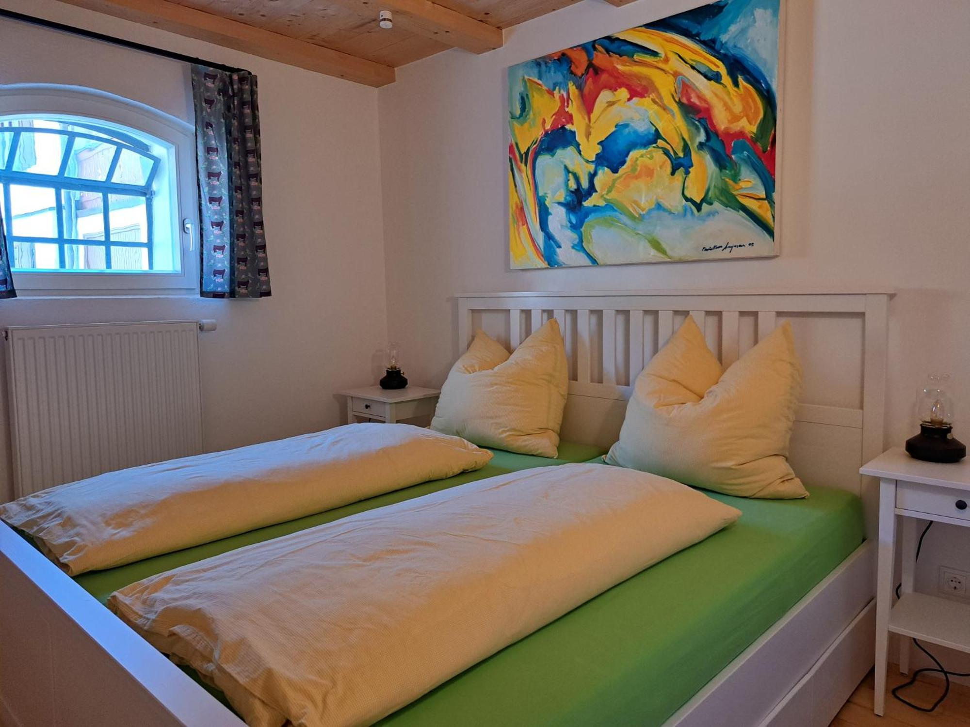 Neu! Im Lueftlmalereck, Hennalahaus