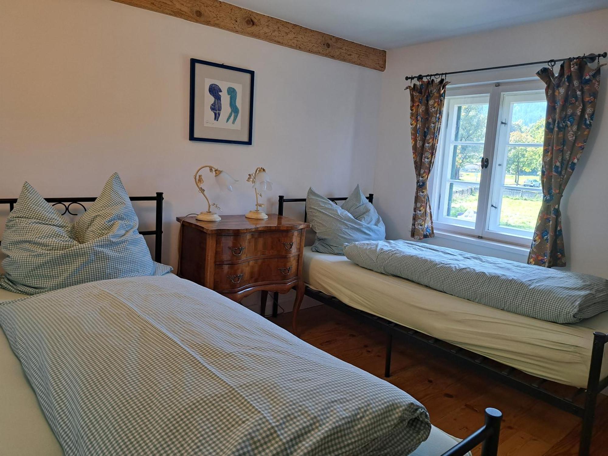 Neu! Im Lueftlmalereck, Hennalahaus
