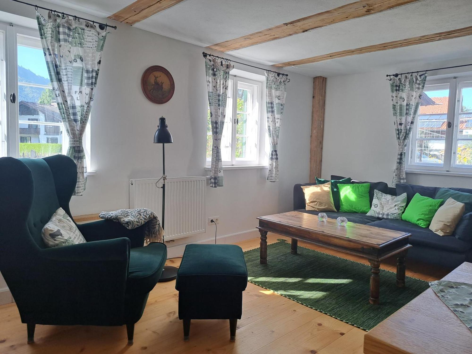 Neu! Im Lueftlmalereck, Hennalahaus