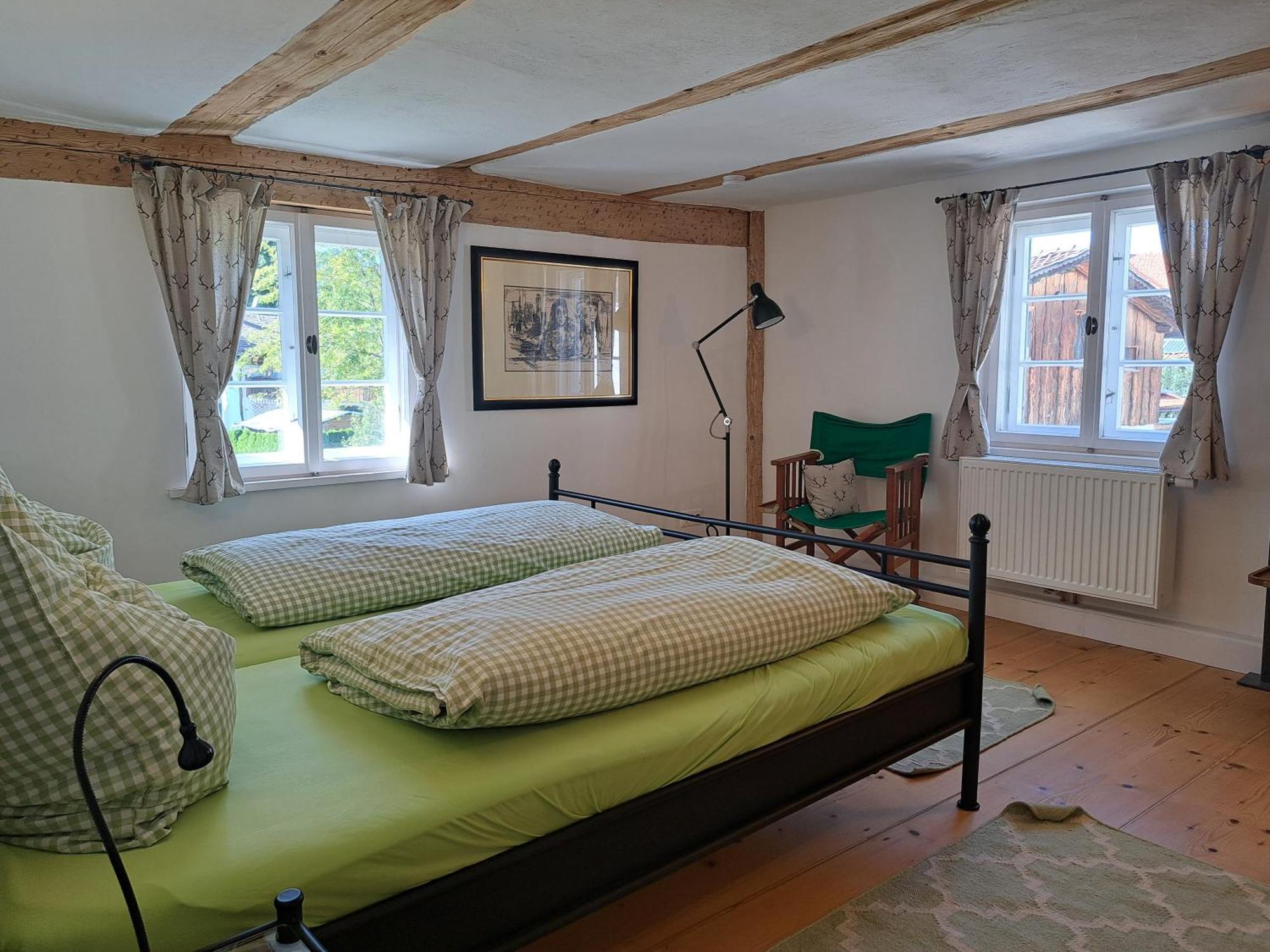 Neu! Im Lueftlmalereck, Hennalahaus