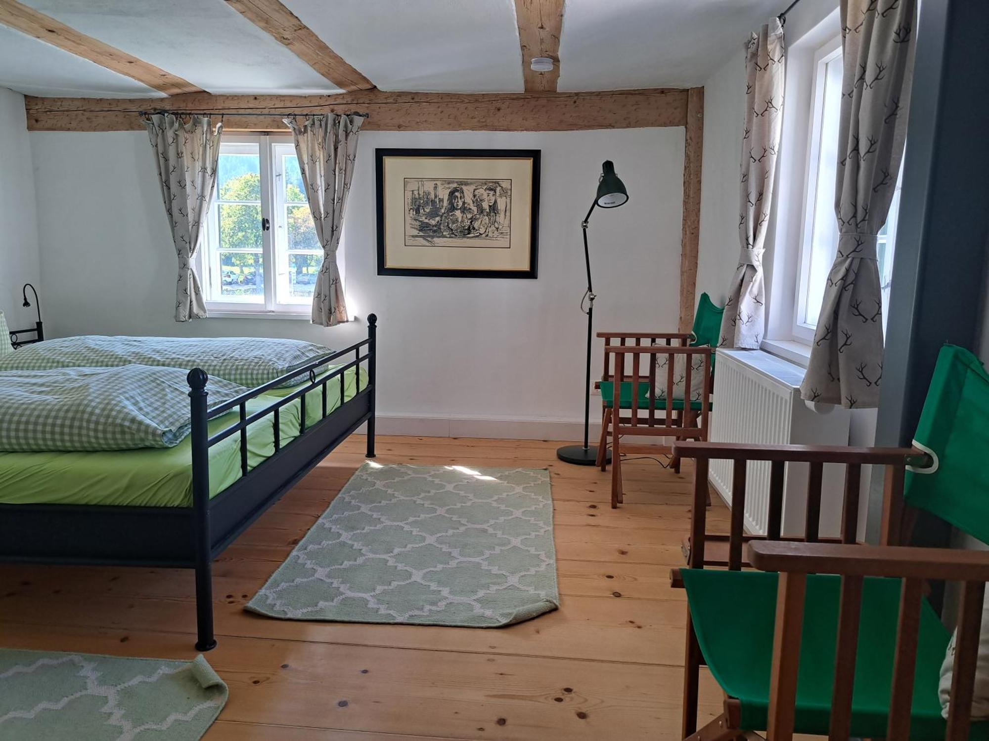 Neu! Im Lueftlmalereck, Hennalahaus