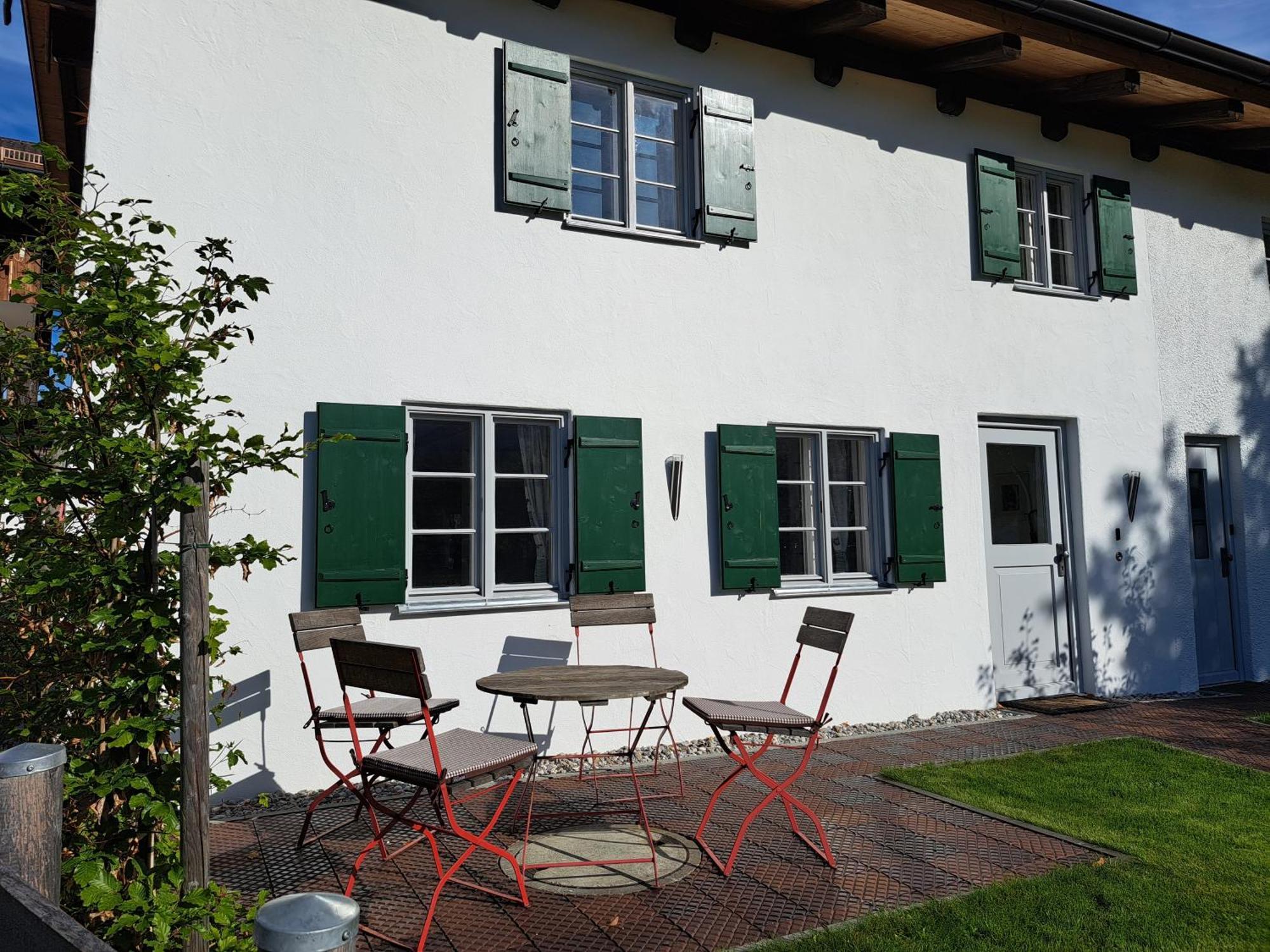 Neu! Im Lueftlmalereck, Hennalahaus *