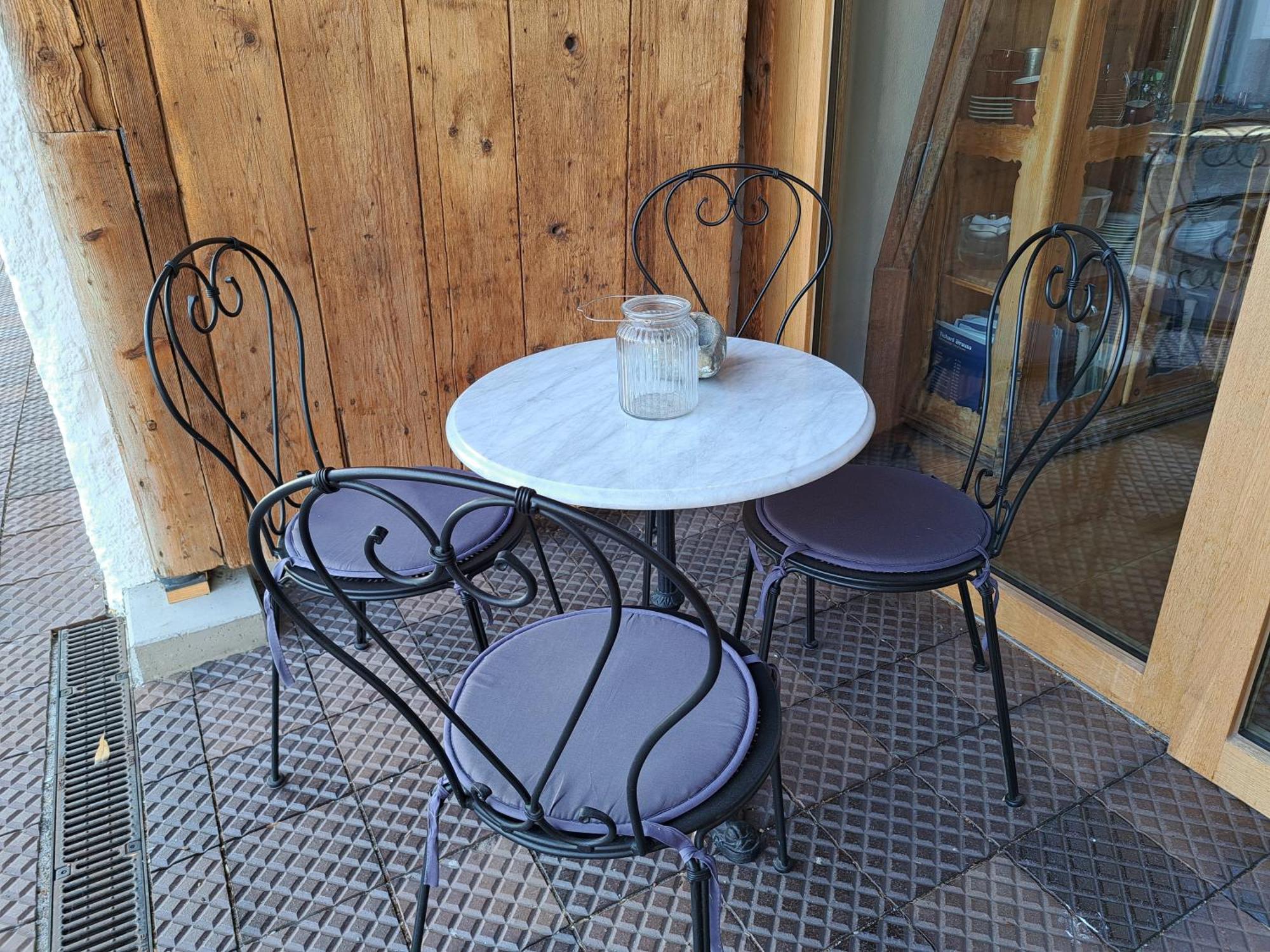 Neu! Im Lueftlmalereck, Hennalahaus Apartament
