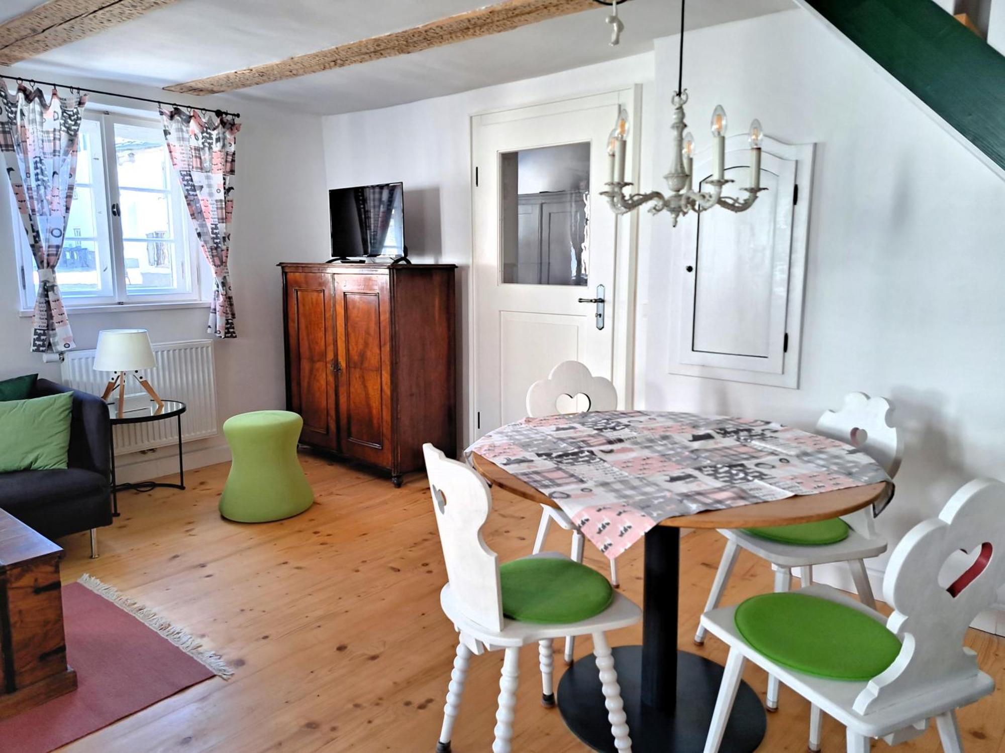 Neu! Im Lueftlmalereck, Hennalahaus Apartment