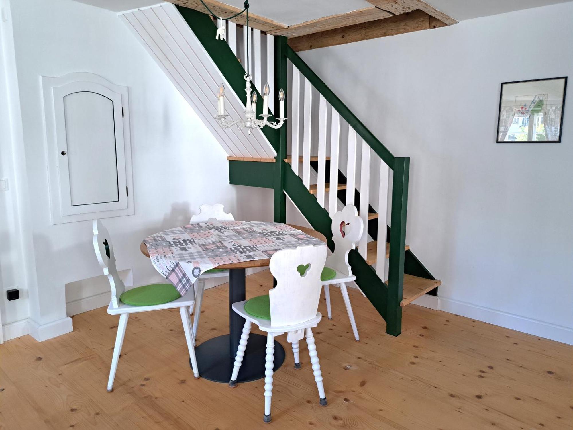 Neu! Im Lueftlmalereck, Hennalahaus