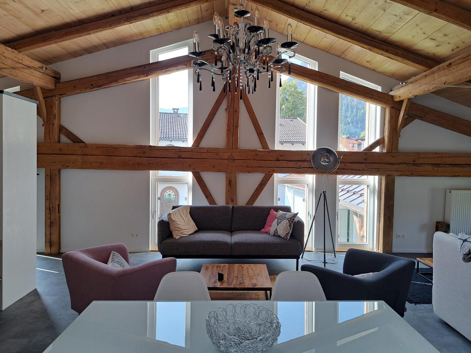 Neu! Im Lueftlmalereck, Hennalahaus
