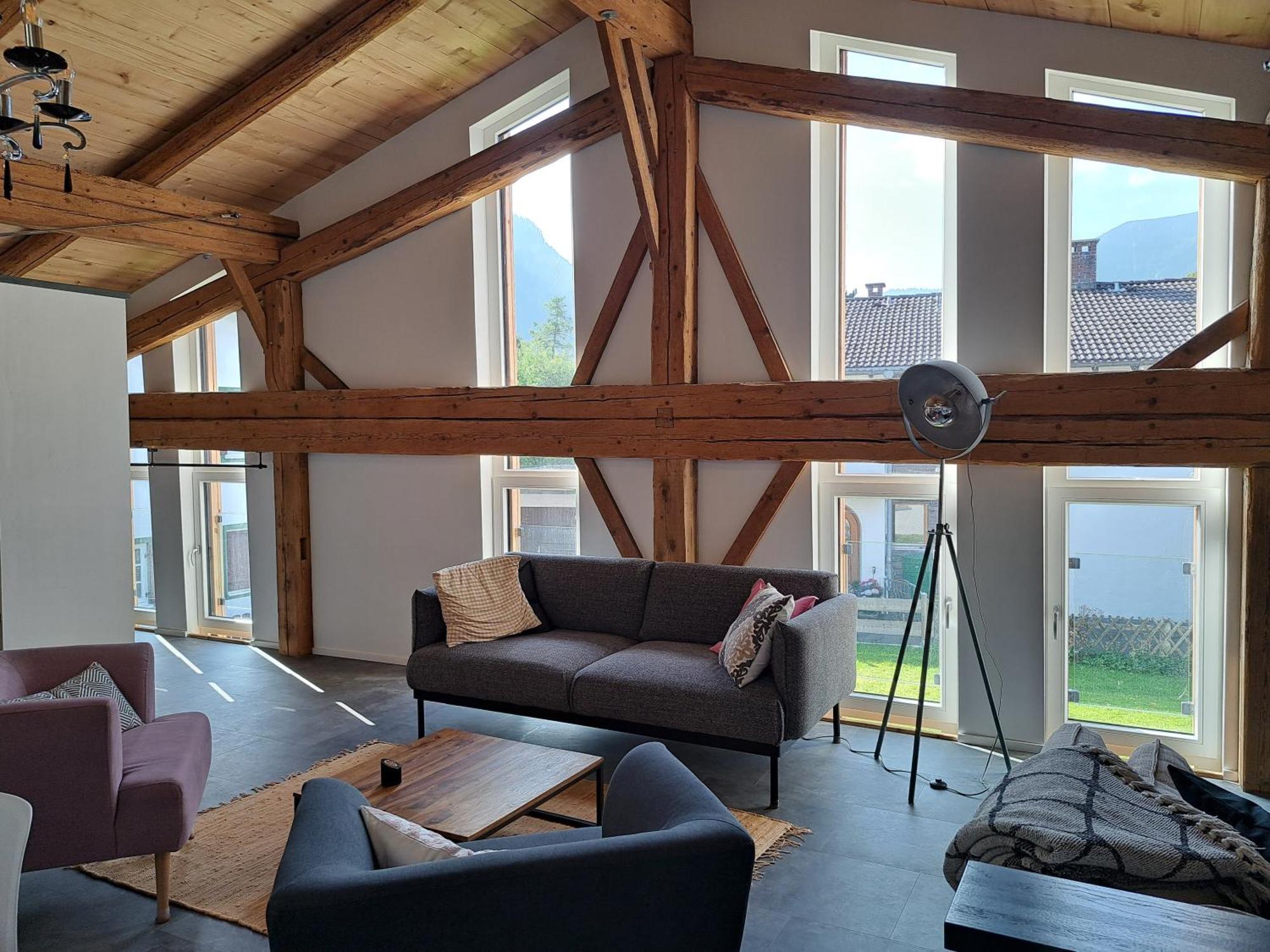 Neu! Im Lueftlmalereck, Hennalahaus